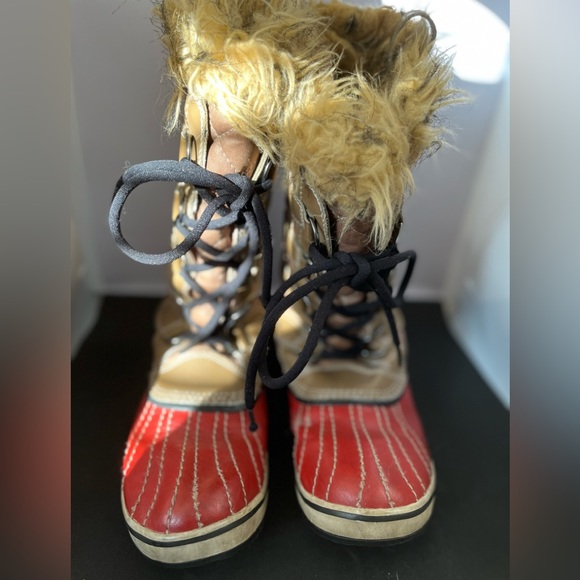 Sorel Winter Boots - Picture 1 of 12
